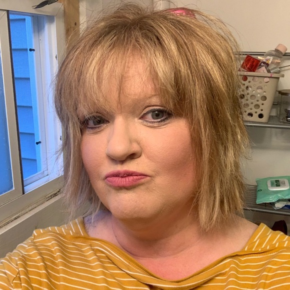 Meet your Posher, Renee - Picture 2 of 3